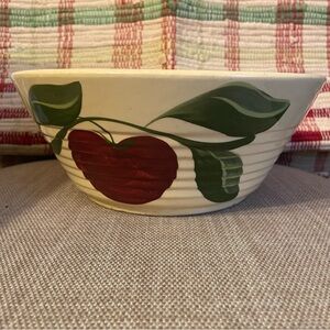 Vintage WATT APPLE YELLOW WARE POTTERY BAKERS BOWL 601 RED APPLE